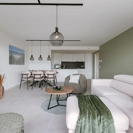 Relax By The Waves Apartment *