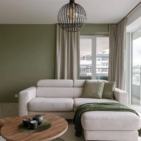 Relax By The Waves Apartment