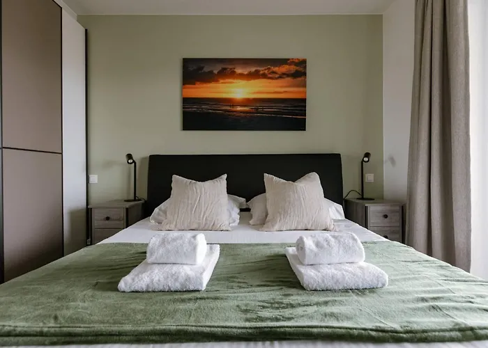 Relax By The Waves Остенде