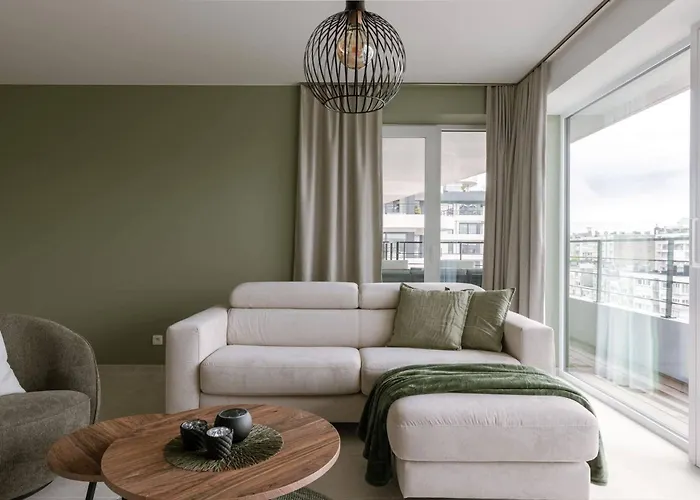 Relax By The Waves Апартаменти