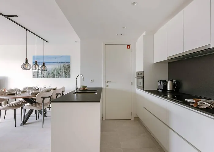 Relax By The Waves Apartment *